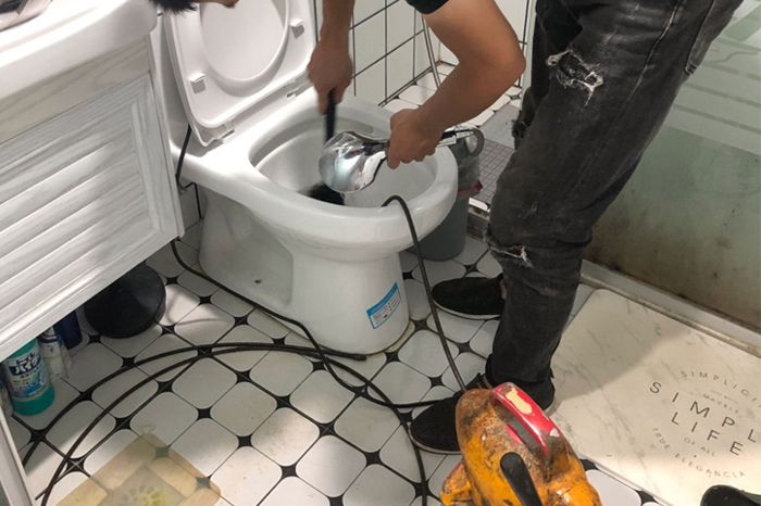 纳雍马桶堵塞自己疏通还是找师傅?专业上门服务让你省时更省心